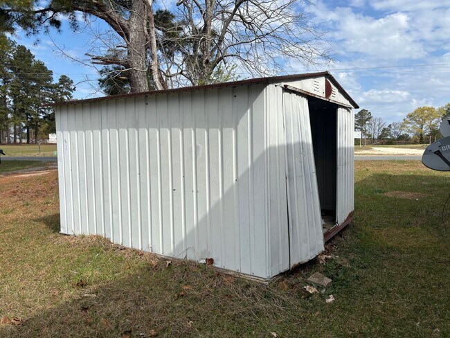 Building Photo - 2 BED, 2 BATH NEWLY REMOLDED MOBILE HOME IN PARK LOCATED IN EAGLE SPRINGS