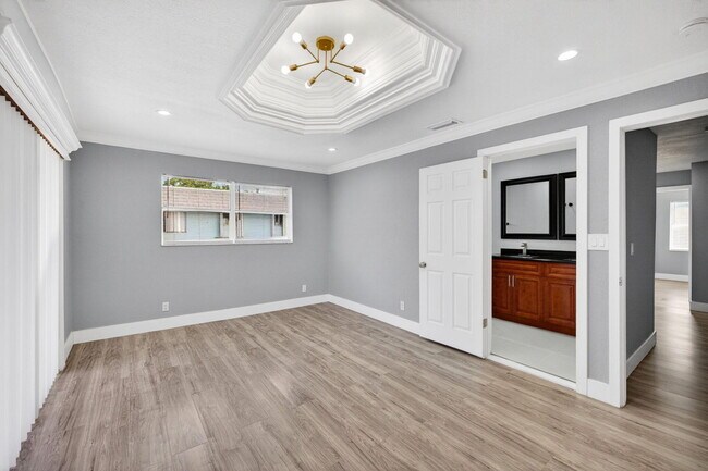 Building Photo - 5424 SW 44th Terrace