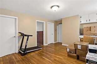 Building Photo - 102 Francis Ave