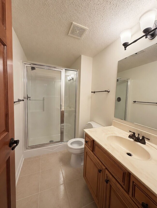 Building Photo - Rare executive rental in chanhassen! 5 beds no upgrade left behind!!!