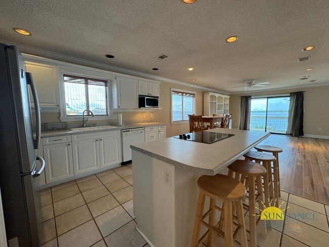 Building Photo - Waterfront Condo with Stunning Views – 2BR...