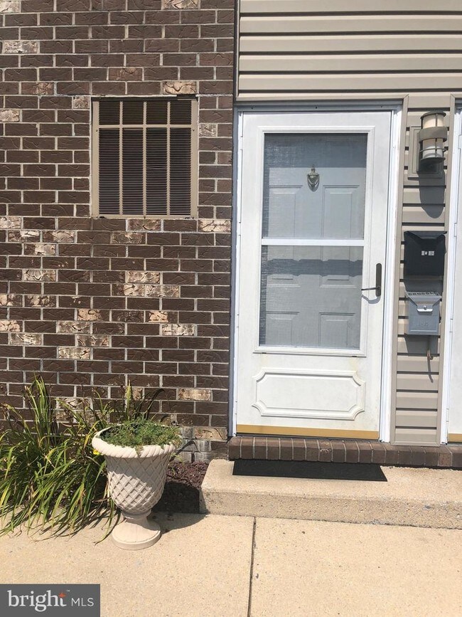 Building Photo - 2900 State Hill Rd