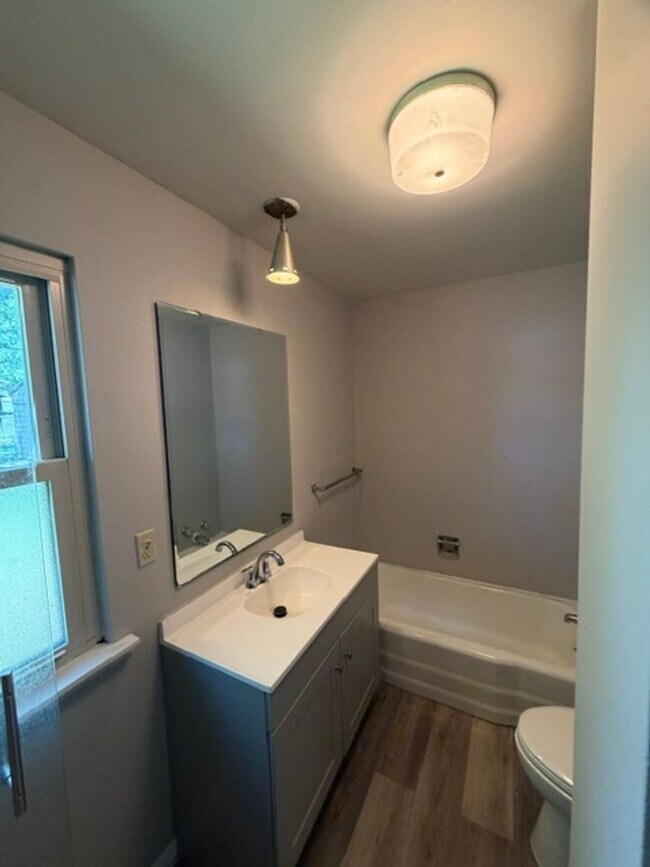 Building Photo - House for Rent in Bartonville 3 BR / 1 BA