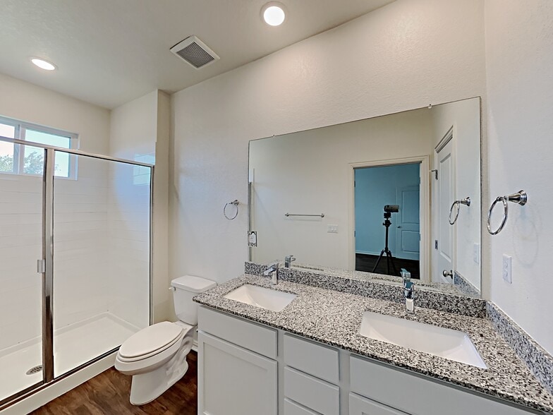 Building Photo - 437 Pebble Bend