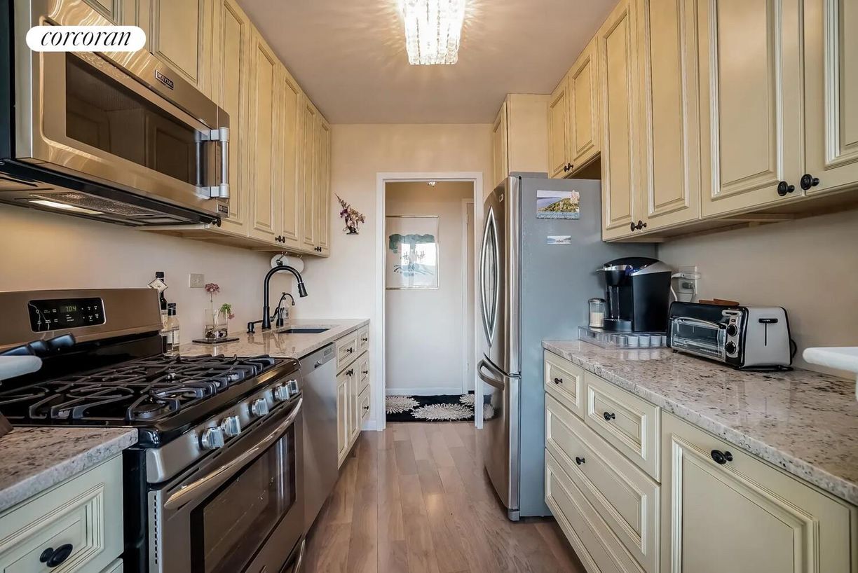 Building Photo - 4455-4465 Douglas Ave