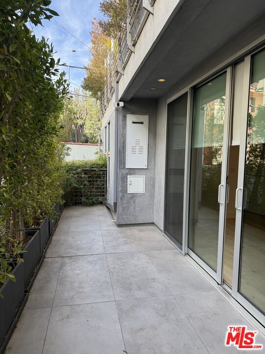 Building Photo - 8210 Fountain Ave