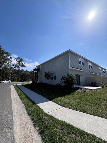 Building Photo - 3010 Canary Ave