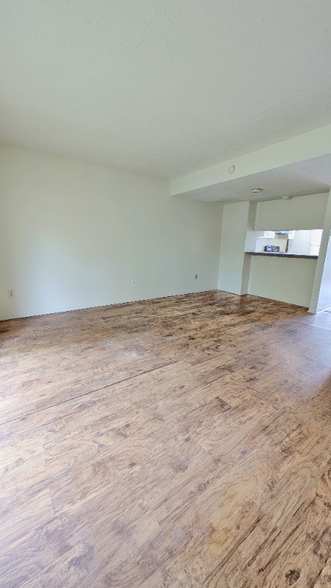 Building Photo - 533 E Graham Pl