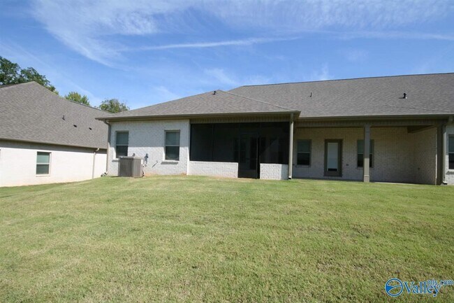Building Photo - 707 Sluice Dr SW