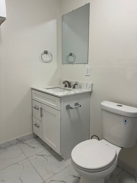 Building Photo - 637 W 41st St