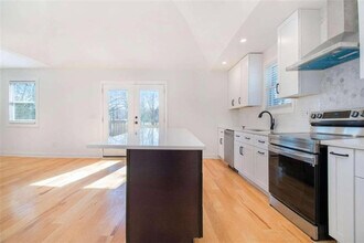 Building Photo - Room in House on Meldon Ave SE