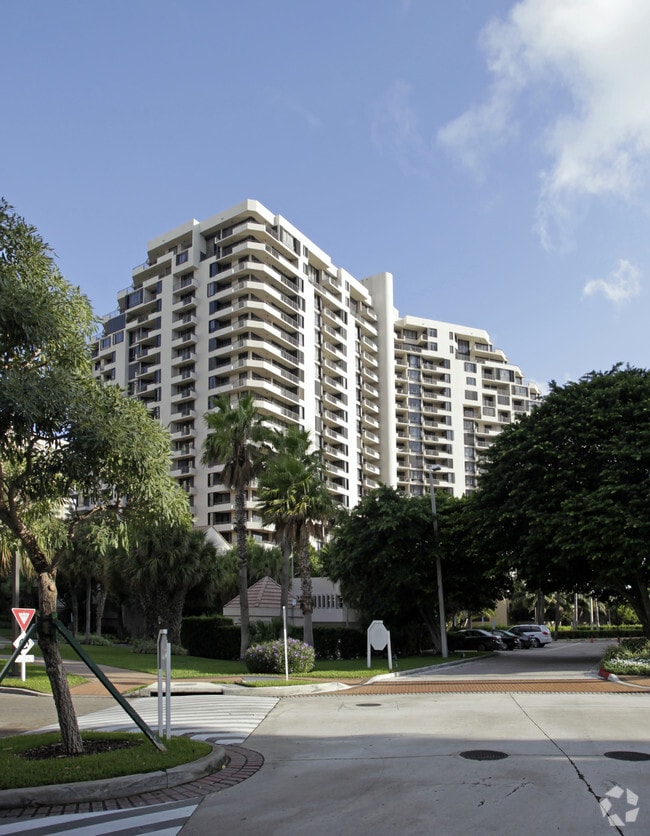 Brickell Key One 520 Brickell Key Dr Miami FL 33131 Apartment Finder