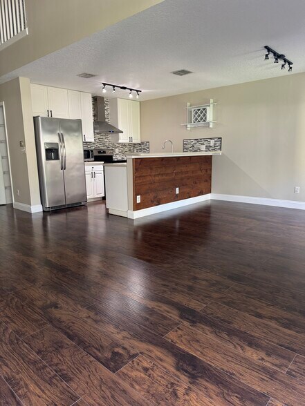 Building Photo - 12836 Woodmill Dr