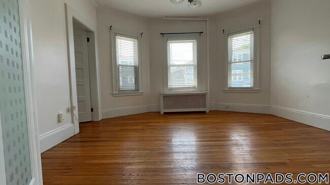 Building Photo - 369 Savin Hill Ave