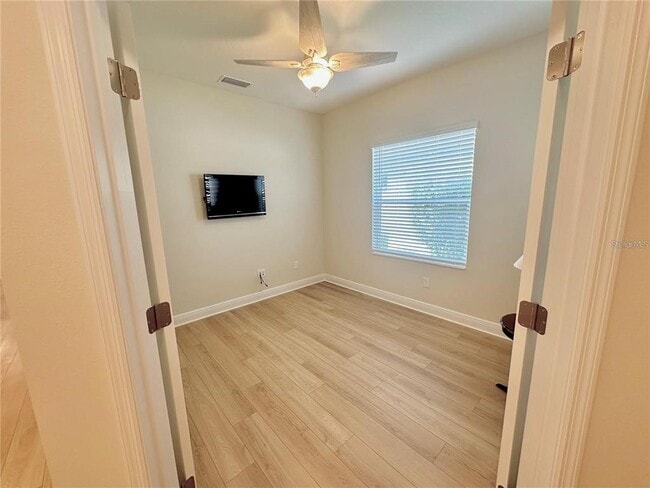 Building Photo - 2633 Star Apple Wy