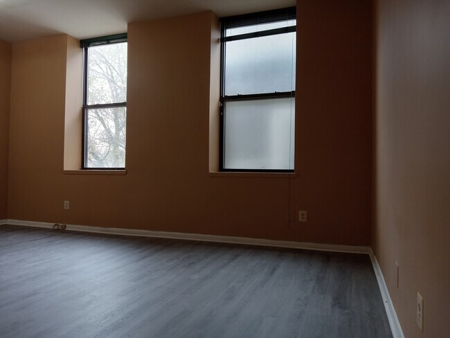 Building Photo - 54 W Cherry St