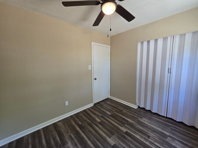 Building Photo - 5523 Livingston Dr