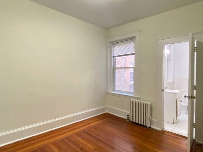 Building Photo - Nice, large 1 bed in a prime location in Allston.