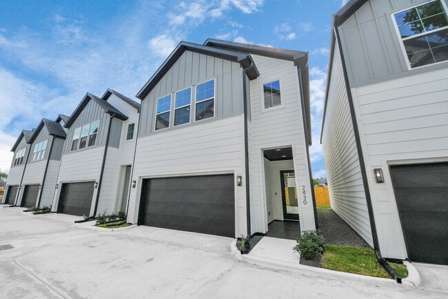 Building Photo - 2430 Harrington St