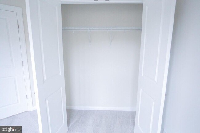 Building Photo - 45132 Kincora Dr