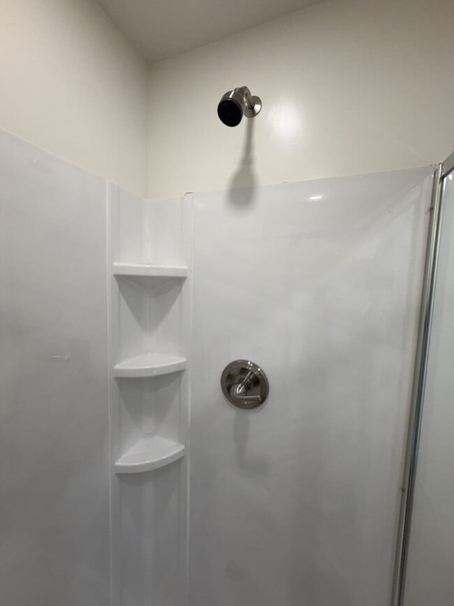 Building Photo - Modern Open Concept1 Bed + 1 Bath Upstairs Unit + In-Unit Laundry + AC