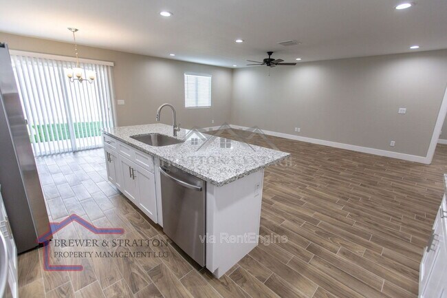 Building Photo - 2324 W Mobile Ln