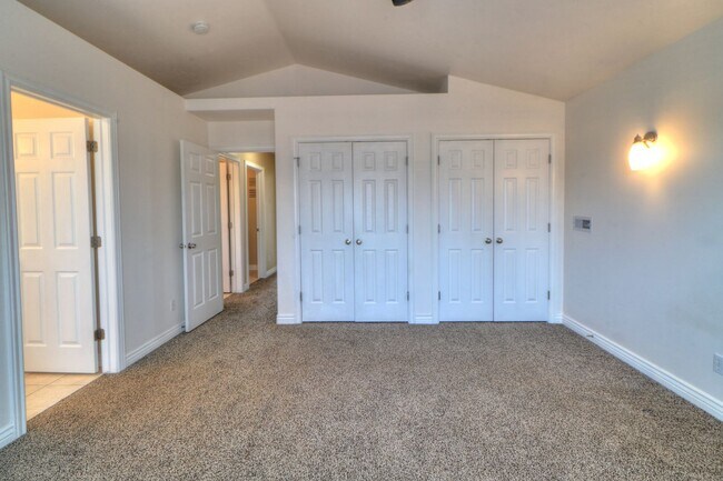 Building Photo - Corner lot with easy access to American Fork and Lehi