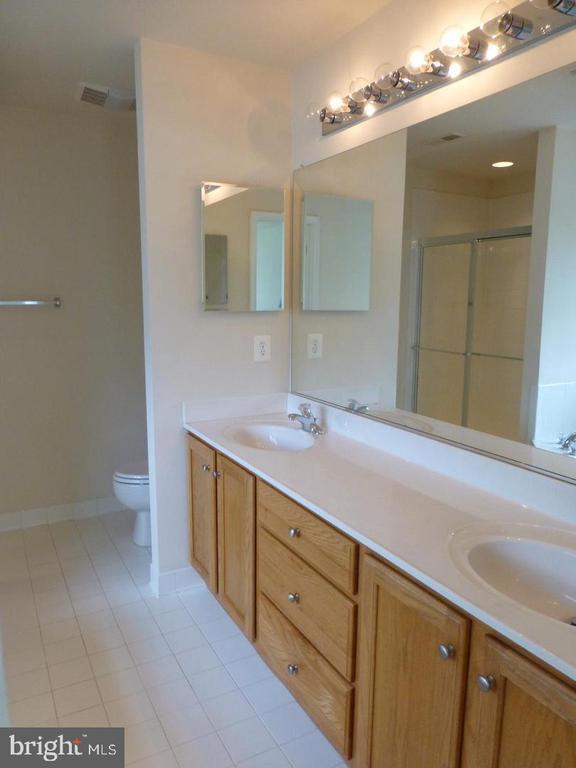 Building Photo - 6930 Westlawn Dr