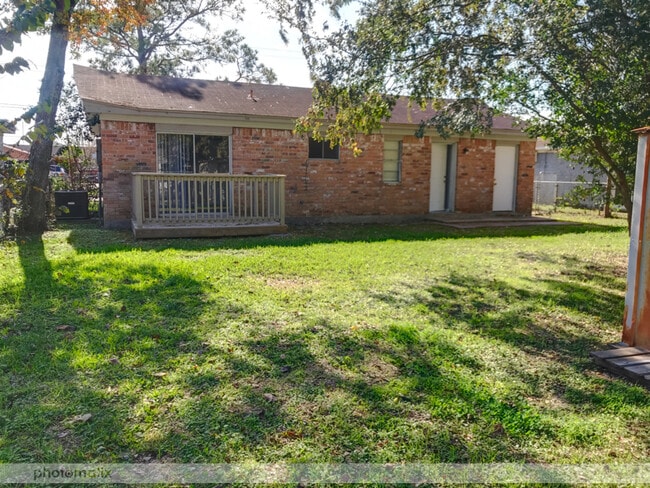 Building Photo - 1824 Cardinal Dr
