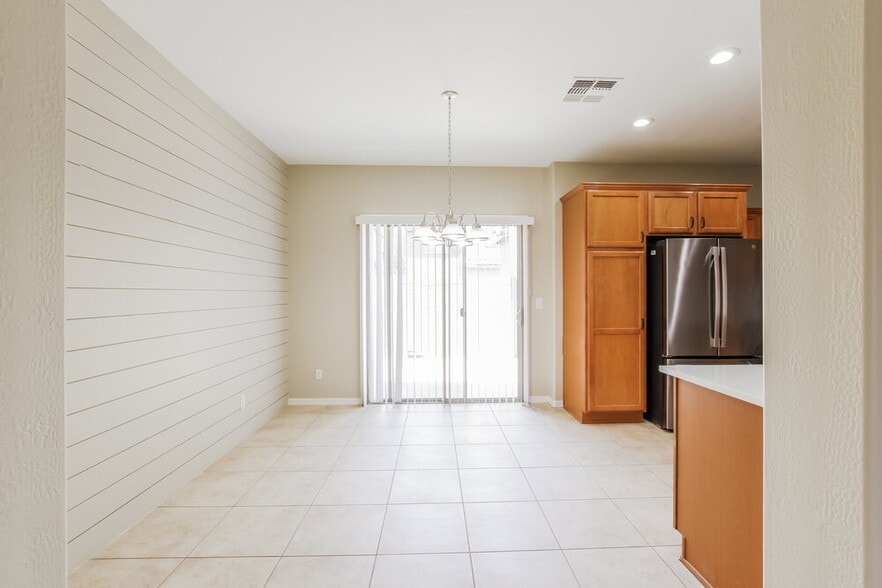 Building Photo - 3707 W Thalia Ct