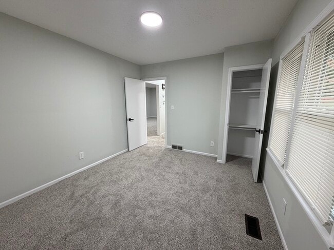 Building Photo - Move in Special - 3bed 2 bath in KCK off Turner and I-635