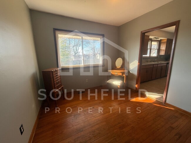 Building Photo - 5881 Elm St