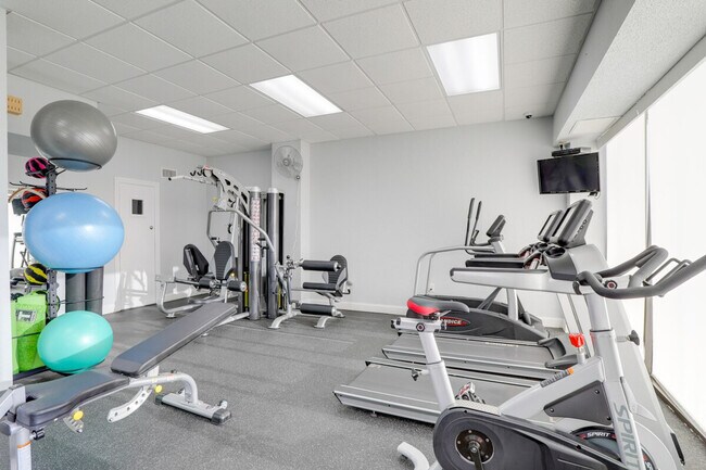 Building Photo - 450 S Gulfview Blvd