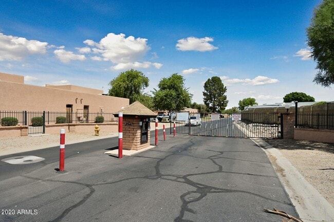 Building Photo - 8940 W Olive Ave