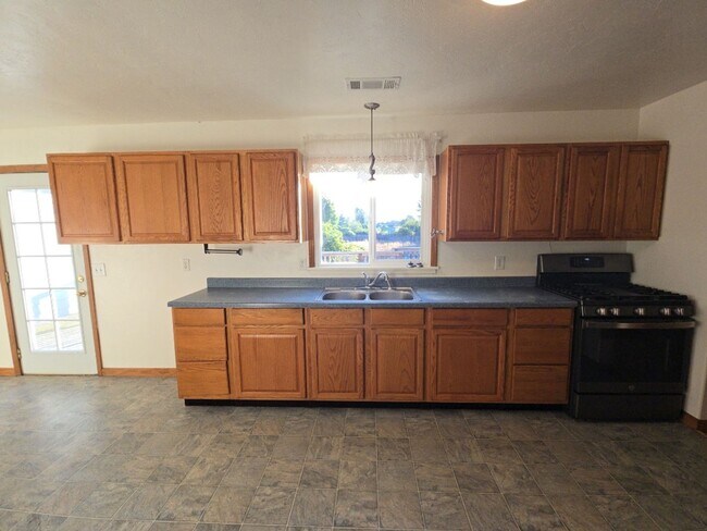 Building Photo - 1316 Rohnerville Rd