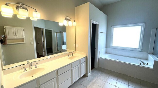 Building Photo - 11305 Havenwood Dr