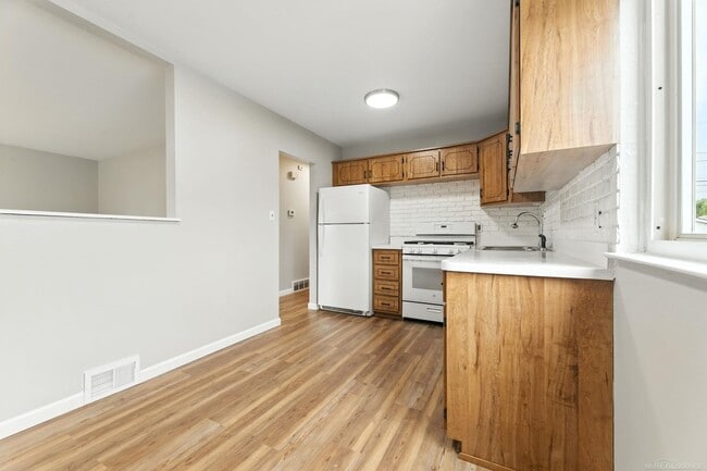 Building Photo - 20222 Abrahm St