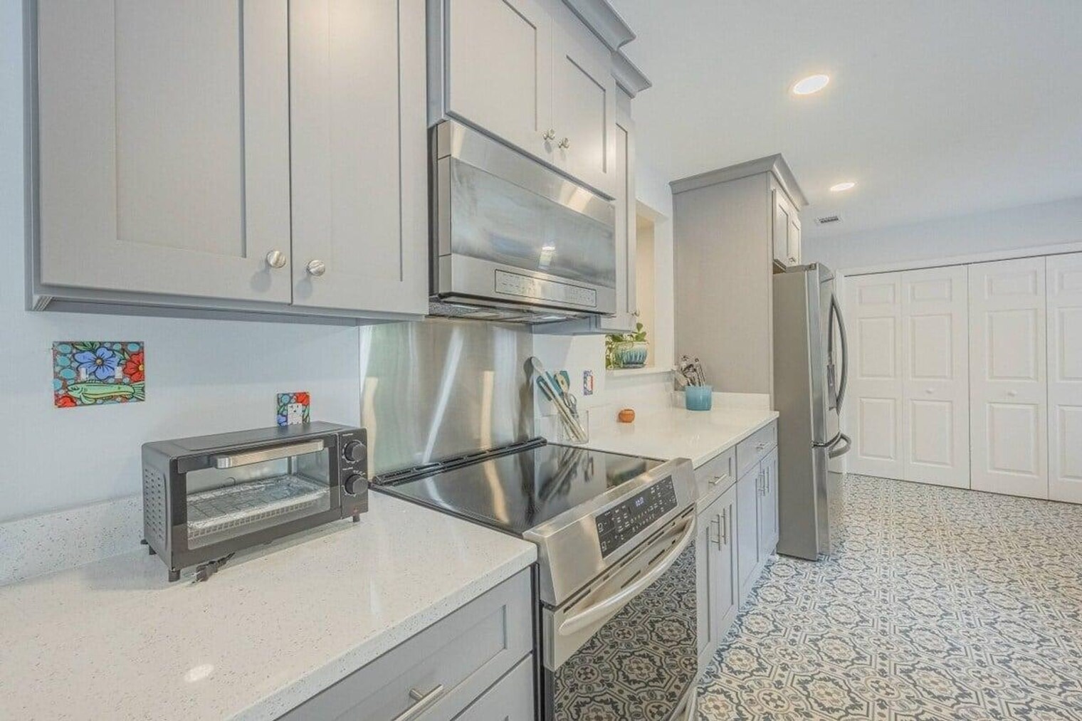 Building Photo - 635 Rivermont Rd