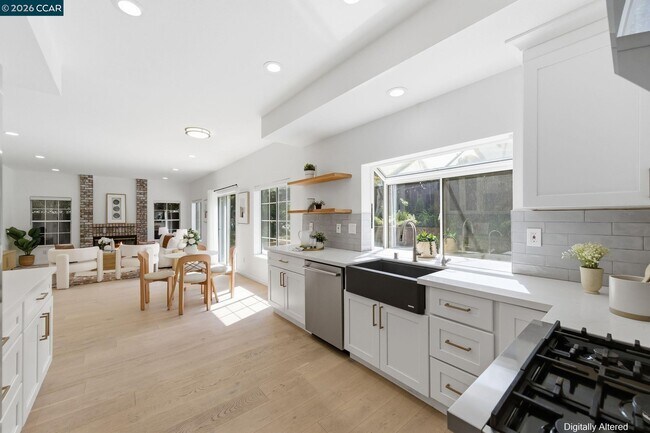 Building Photo - 601 Ambience Way