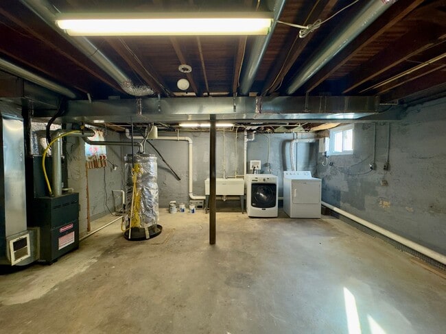 Building Photo - Fantastic 3-Bedroom Overlea Home with Open-Floor Plan!