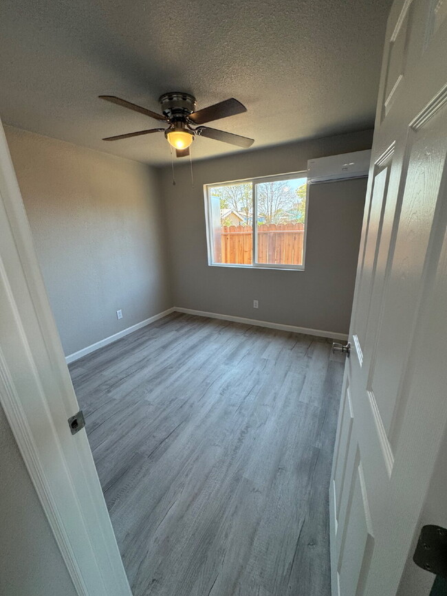 Building Photo - Now Available – Renovated 2 Bed / 1 Bath A...