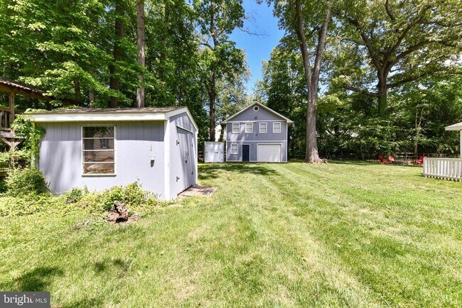 Building Photo - 14 Oak Ln