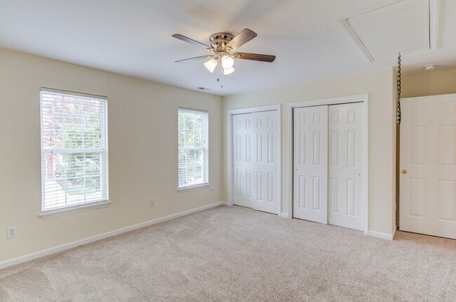 Building Photo - 3 Bedroom Townhouse in Wakefield with 1 Ca...