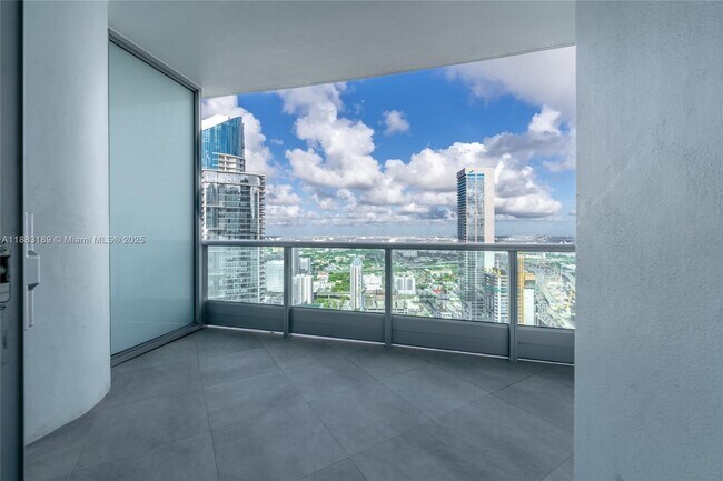 Building Photo - 900 Biscayne Blvd