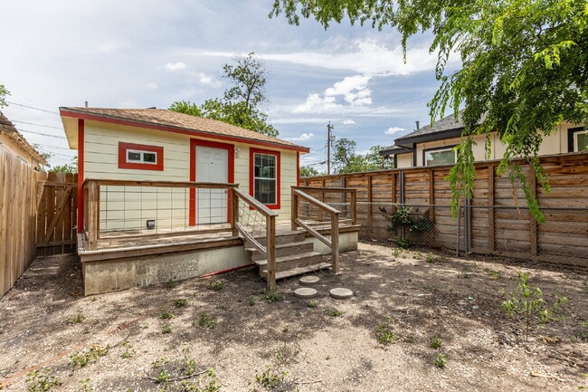 Building Photo - 330 Gem Ln