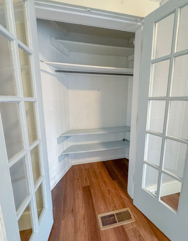 Building Photo - 2 BED/ 2 BATH SINGLE FAMILY HOME