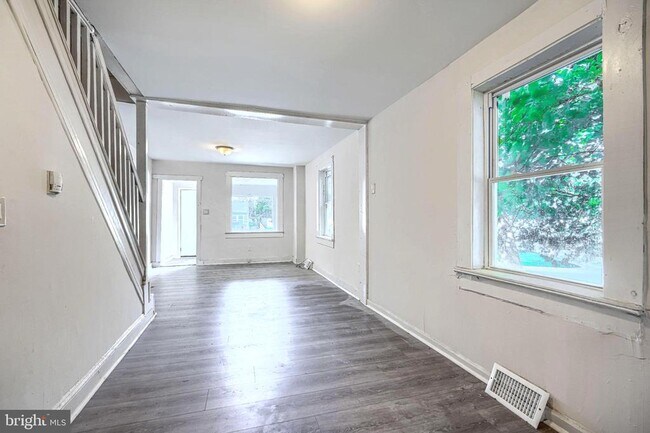 Building Photo - 7621 Cypress Ave