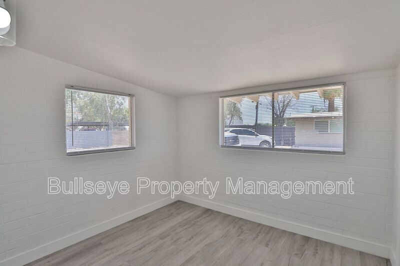 Building Photo - 621 S California St