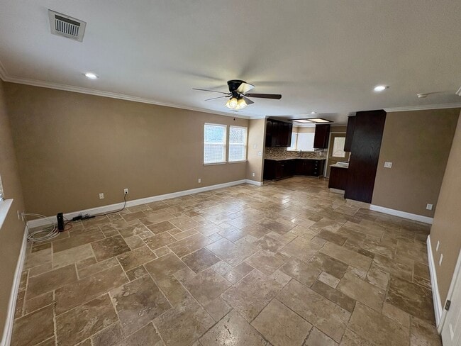 Building Photo - 744 W Buena Vista Ave