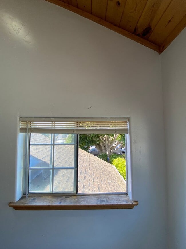 Building Photo - 6534 Del Playa Dr